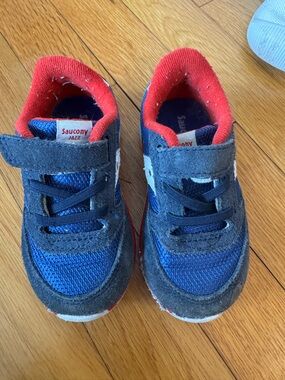 Saucony toddler 6W Navy and Red Sneakers